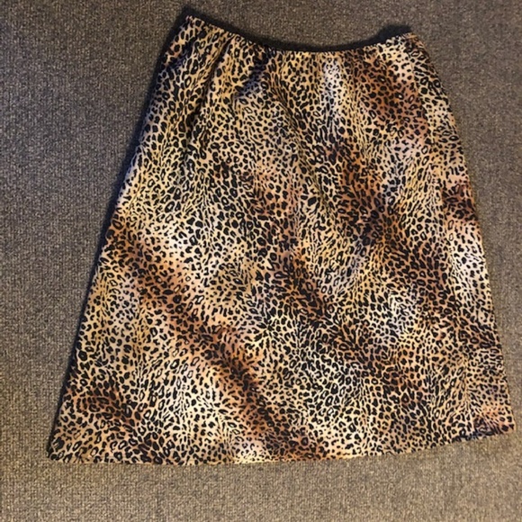 Super Cute Leopard Print Skirt with Elastic Waist - Picture 2 of 2